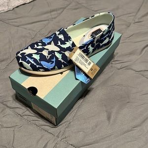 Women’s Toms shoes